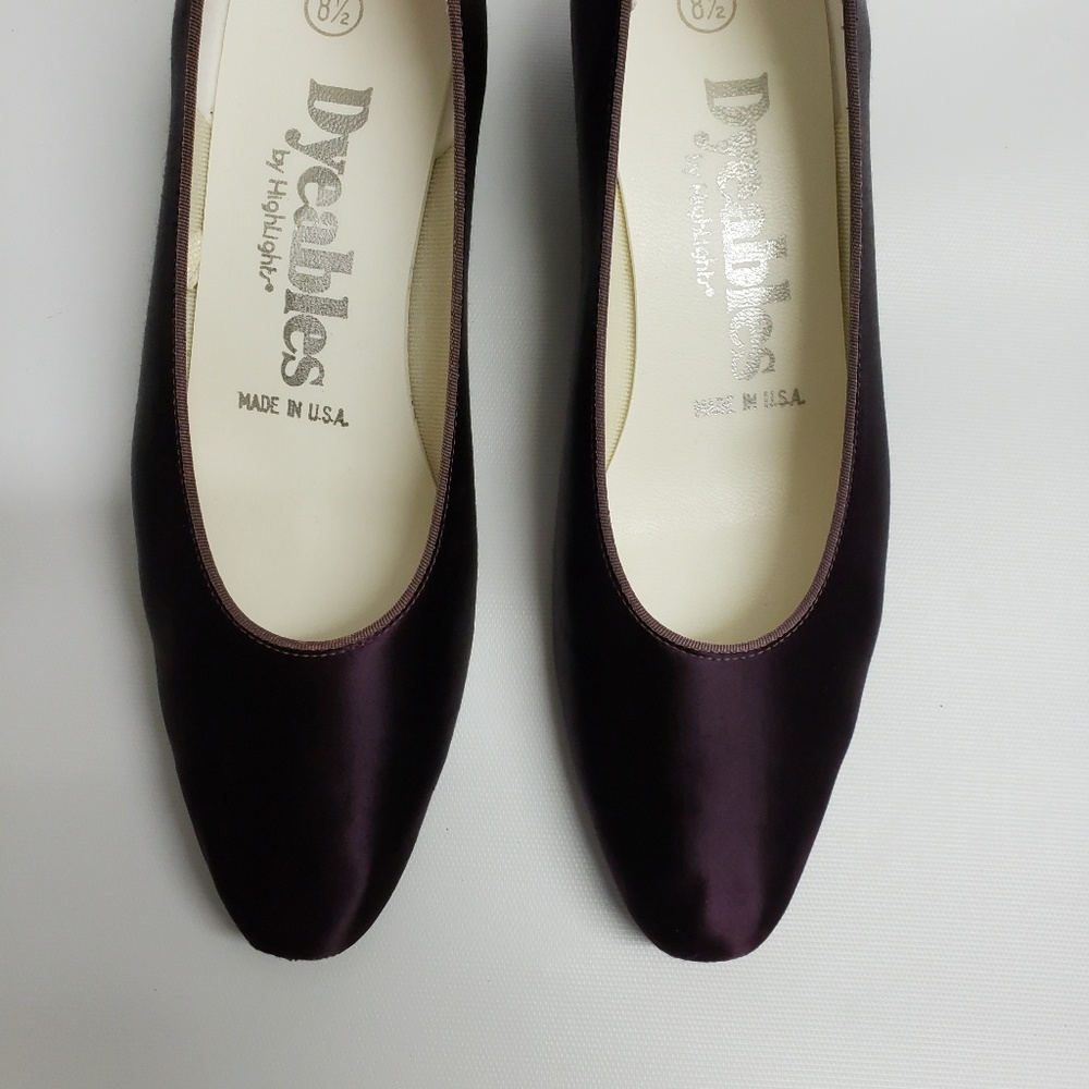 Plum dyed pumps